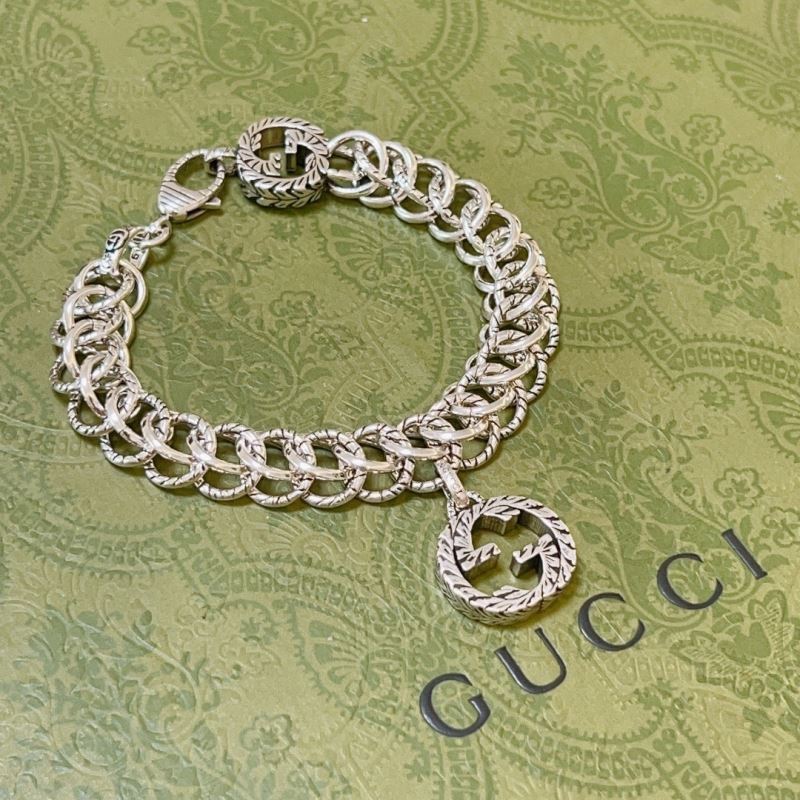 G*u*i bracelets